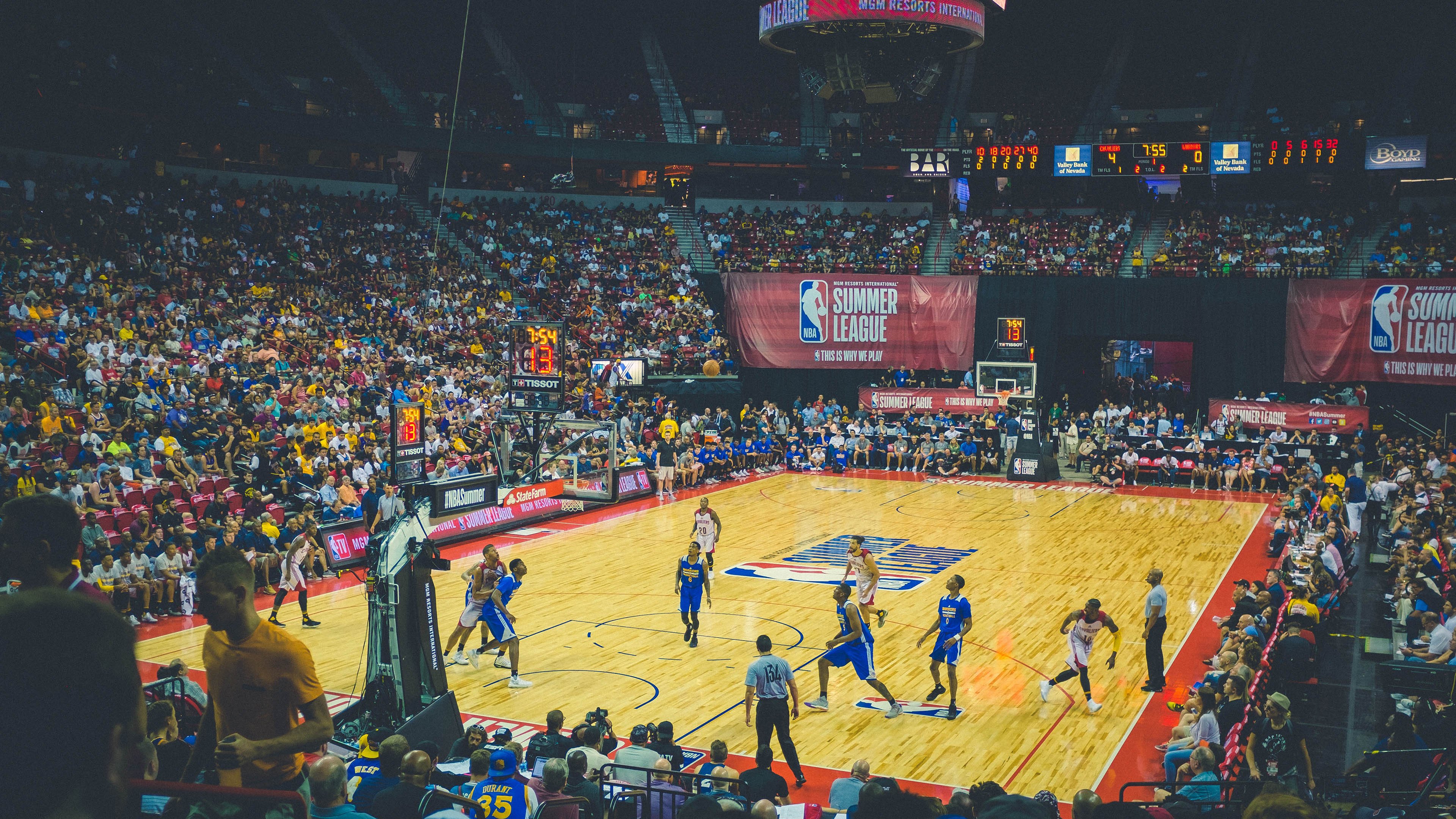 “武汉马拉松赛道：谁能在最后冲刺中力压群雄？”